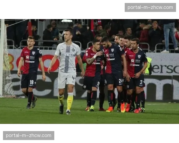 现场报道：国际米兰对阵佛罗伦萨，巴雷拉远射中柱，劳塔罗补射破门被吹越位