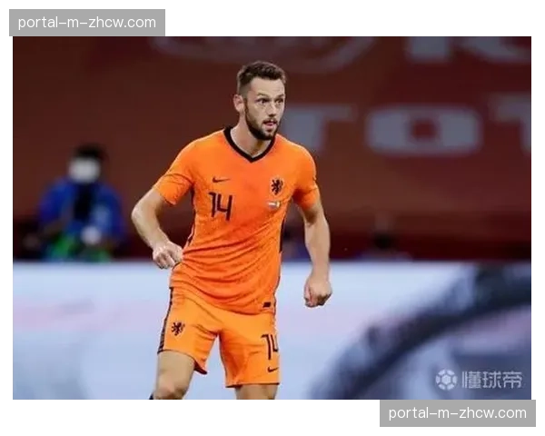 国米跟队记者：德弗赖因胸部严重挫伤缺席意杯半决赛次回合